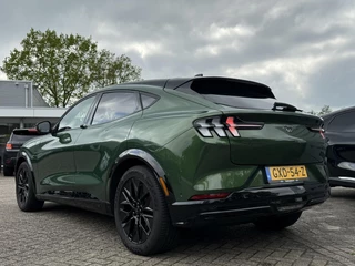 Ford Mustang Mach-E Ford Mustang Mach-E Extended Premium RWD 98 kWh B&O Audio | Panorama dak | Afneembare Trekhaak | Zwarte Velgen - afbeelding nr 4