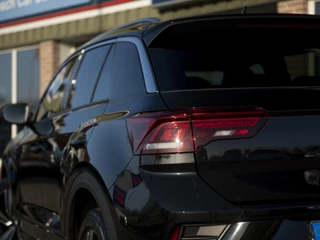 Volkswagen T-Roc Volkswagen T-Roc 1.5TSi 150pk R-Line | LED Matrix | DAB | App Connect | 18