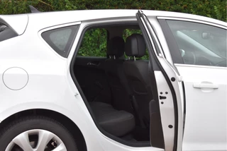 Opel Astra Opel Astra 1.4 Turbo Blitz | NL-Auto | Nav | Cruise Contr | Bluetooth | Trekhaak | 4-Seasons | NAP | Netjes - afbeelding nr 10