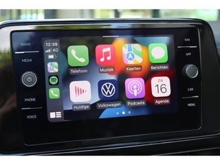 Volkswagen T-Roc Volkswagen T-Roc 1.5 TSI 110kW DSG-7 R-Line Black Style Panorama/IQ.Light/Virtual Cockpit Pro/App-Connect/18