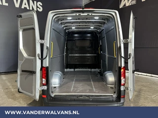 Volkswagen Crafter Volkswagen Crafter 2.0 TDI 141pk L3H3 L2H2 Euro6 Airco | Camera | Navigatie | Android Auto | Stoelverwarming Parkeersensoren, Bijrijdersbank, 3000kg trekvermogen, zilver - afbeelding nr 3