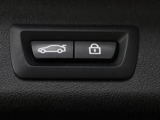 BMW 5 Serie BMW 5-serie 530e xDrive M Sport | Panoramadak |  Harman/Kardon | Stoel & stuurverwarming | Adaptive cruise | Camera | Trekhaak | Carplay | Achterbankverwarming | Live Cockpit | Sportstoelen - afbeelding nr 11