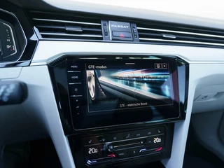 Volkswagen Passat Volkswagen Passat Variant 1.4 TSI PHEV 218pk GTE Highline | Leder | Panoramadak | 360 Camera | Virtual cockpit - afbeelding nr 32
