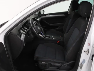 Volkswagen Passat Volkswagen Passat 1.4 TSI PHEV GTE | Adaptive cruise | Trekhaak wegklapbaar | Stoelverwarming |  Navigatie | Full LED - afbeelding nr 4