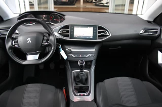 Peugeot 308 Peugeot 308 SW 1.2 130PK ALLURE | TREKHAAK | PANORAMA DAK | NAVIGATIE | APPLE CARPLAY/ANDROID AUTO | CLIAMTE CONTROL | ADAPTIVE CRUISE CONTROL | PARKEERSENSOREN VOOR EN ACHTER | LICHTMETALEN VELGEN | DAB+ RADIO | ALL SEASON BANDEN | - afbeelding nr 7