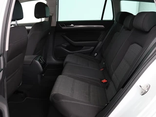 Volkswagen Passat Volkswagen Passat 2.0 TDI Comfort Business | Stoelverwarming |  Camera | Adaptive cruise | Carplay | Massage | Navigatie | Full LED | Parkeerhulp - afbeelding nr 7