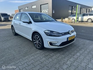 Volkswagen e-Golf - 463619098-0