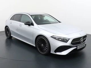 Mercedes-Benz A-Klasse Mercedes-Benz A-Klasse A180 AMG // Multibeam LED // Sfeerverlichting // Adaptief Onderstel // 19