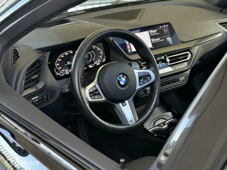 BMW 1 Serie BMW 1-serie M135i xDrive |Pano |HUD |H&K |Sfeer |Stuurverw. - afbeelding nr 3