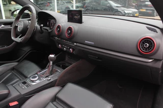 Audi RS3 Audi RS3 Limousine 2.5 TFSI quattro / Full option! / Panoramadak / Camera / RS Seats / 19'' / Matrix LED / Virtual Cockpit / B&O / DAB / Audi Magnetic Ride / Navigatie / Stoelverwarming / ACC - afbeelding nr 14