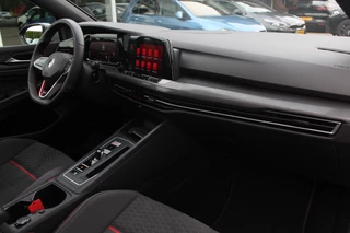 Volkswagen Golf Volkswagen Golf 2.0 TSI GTI Clubsport / Panoramadak / Camera / Head-up / 19'' / IQ Lights / Keyless / Dodehoek / DAB / Stoelverwarming / ACC - afbeelding nr 13