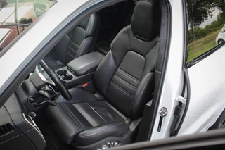 Porsche Cayenne Porsche Cayenne 3.0 E-Hybrid | Sport Chrono | Pano | HUD | Origineel NL Auto! - afbeelding nr 14