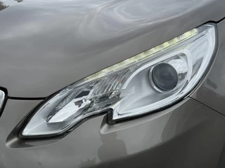 Peugeot 2008 Peugeot 2008 1.2 PureTech Urban Cross 2e Eigenaar,Navi,110pk,Clima,Cruise,Trekhaak,Pdc,Nieuwe Apk bij Aflevering - afbeelding nr 25