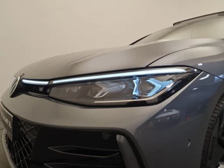 Volkswagen Passat Volkswagen Passat Variant 1.5 eHybrid 272pk DSG/AUT R-Line Wegklapbare trekhaak, Panoramadak, Leder - afbeelding nr 20