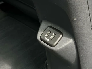 Opel Ampera-e Opel Ampera-e Business executive 60 kWh, NL AUTO, NAP, BOSE, LEDER, NAVI, CRUISE, KEYLESS, CAMERA, DODEHOEK, ECC-AIRCO, STOEL/STUURVERWARMING, LICHTMETAAL 17