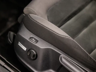 Volkswagen Golf Volkswagen Golf 1.5 TSI R-Line Sport 150Pk Automaat (VIRTUAL COCKPIT, APPLE CARPLAY, GROOT NAVI, CAMERA, LED KOPLAMPEN, ALCANTARA, ADAPTIVE CRUISE, LM VELGEN, DAB+, NIEUWE APK, NIEUWSTAAT) - afbeelding nr 27