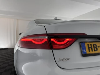 Jaguar XF Jaguar XF 2.0d Portfolio Aut. *FULL-LEATHER | XENON | NAVI-FULLMAP | COMFORT-SEATS | CAMERA | AMBIENT-LIGHT | ECC | PDC | CRUISE | 17''ALU* - afbeelding nr 27