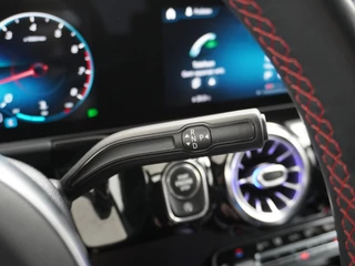 Mercedes-Benz GLA Mercedes-Benz GLA 200 AMG // Camera // Sfeerverlichting // Night Pakket // Augmented Reality // Carplay // 19
