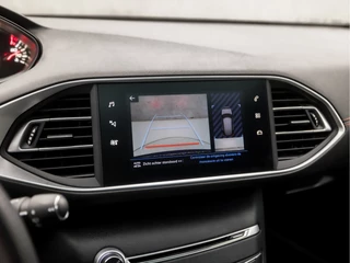 Peugeot 308 Automaat (PANORAMADAK, APPLE CARPLAY, LEDER, DENON AUDIO, SPORTSTOELEN, LED KOPLAMPEN, 360 CAMERA, ADAPTIVE CRUISE, GETINT GLAS, LANE ASSIST, DAB+, NIEUWE APK, NIEUWSTAAT) - afbeelding nr 17