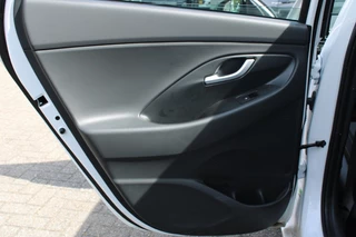 Hyundai i30 Hyundai i30 Wagon 1.0 T-GDI Comf.Smart Aut. Navi/Led/Pdc/Cam/16