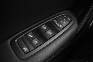 Renault Mégane Renault Mégane 1.2 TCe Bose | Trekhaak | Navigatie | Camera |  Half leder | Keyless | Dodehoek detectie | Massage | Cruise control | Climate control - afbeelding nr 17
