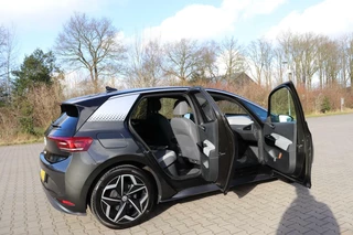 Volkswagen ID.3 Volkswagen ID.3 First Plus 58 kWh 3 fase adaptive cruise lane asist carplay stoel+stuur verwarming sfeerverlichting camera regensensor - afbeelding nr 42