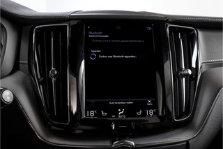 Volvo XC60 Volvo XC60 2.0 T4 Inscription 190 PK - Automaat | Dig. Cockpit | Elek. Trekhaak | Adapt. Cruise | Memory | Stoel-+Stuurverw. | PDC | Camera | NAV | ECC | Elek. Klep | LM 19