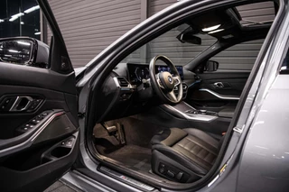 BMW 3 Serie BMW 3-serie 330e xDrive Touring Hybrid | Vol | M Sport | Panodak | H&K | Innovation | 19 inch | - afbeelding nr 4