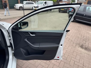 Škoda Rapid Škoda Rapid SPACEBACK 1.2 TSI 90PK GREENTECH DRIVE / PANO / NAVI / DSG! - afbeelding nr 28