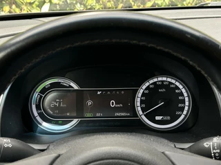 Kia Niro Kia Niro 1.6 GDi Hybrid ExecutiveLine, NL AUTO, NAP, ECC-AIRCO, LEDER, NAVI, CAMERA, PARKEERSENSOREN, LICHTMETAAL 18