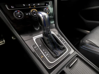 Volkswagen Golf Volkswagen Golf 1.4 TSI GTE Sport 204Pk Automaat (APPLE CARPLAY, NAVIGATIE, CLIMATE, LEDEREN SPORTSTOELEN, PARKEERSENSOREN, GETINT GLAS, CRUISE, NIEUWE APK, NIEUWSTAAT) - afbeelding nr 10