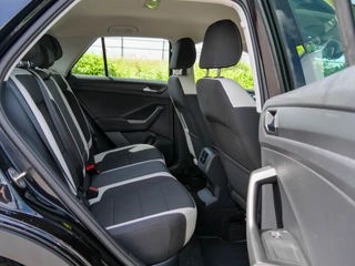 Volkswagen T-Roc Volkswagen T-Roc 1.5 TSI 150PK Automaat Sport | TREKHAAK | CAMERA | CARPLAY | - afbeelding nr 20