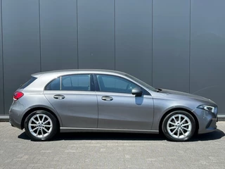 Mercedes-Benz A-Klasse Mercedes-Benz A-Klasse A 180 Aut7 LED Navi Widescreen Sportstoelen Cruise Trekhaak - afbeelding nr 2