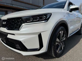 Kia Sorento Sorento 1.6 T-GDI Plug-in Hybrid 4WD Automaat DynamicPlusLine 7personen  55 km volledig elektrisch rijden , hierna hybride aandrijving , Panormadak , Trekhaak afneembaar , Parkeerhulp voor & Achter , Stoel en stuur verwarming  , Keyless - afbeelding nr 12