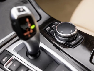 BMW 5 Serie BMW 5 Serie 535i High Executive 306Pk Automaat (VIRTUAL COCKPIT, 6 CILINDER, GROOT NAVI, MEMORY SEATS, LEDER, STOELVERWARMING, CAMERA, HARMAN/KARDON, XENON, NIEUWE APK, NIEUWSTAAT) - afbeelding nr 28