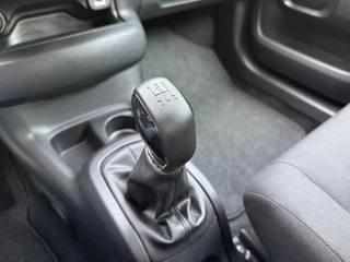 Citroën C4 Cactus Citroen C4 Cactus 1.2 PureTech Shine 110pk Navigatiesysteem | Climate control | Cruise control | Multifunctioneel stuurwiel | Trekhaak | Isofix | Getint glas | Inparkeerhulp | Parkeersensoren voor en achter | Achteruitrijcamera - afbeelding nr 28