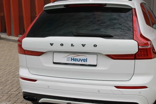 Volvo XC60 Volvo XC60 T6 Recharge AWD R-Design | Panoramadak | Parkeercamera | HUD | Pilot Assist | BLIS | Stoelverwarming | Trekhaak | Glossy Black | Keyless - afbeelding nr 5