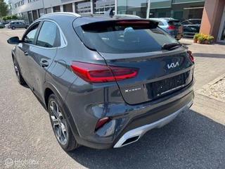 Kia XCeed XCeed 1.6 PHEV Luxe uitvoering  Nieuwe Type & Logo 18 inch Velgen , Stoel Verwarming , Key Less entry , Dodehoek detectie , Electr. Stoel met geheugen , Elect achterklep , Navi - Camera , Parkeerhulp voo & achter, Priveglas - afbeelding nr 3