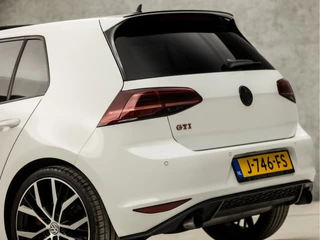 Volkswagen Golf 230Pk Automaat (SCHUIFDAK, APPLE CARPLAY, NAVIGATIE, ALCANTARA, DYNAMISCHE KNIPPERLICHTEN, STOELVERWARMING, CAMERA, KEYLESS, ADAPTIVE CRUISE, GETINT GLAS, NIEUWE APK, NIEUWSTAAT) - afbeelding nr 14