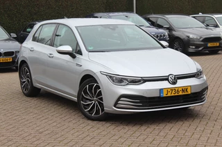 Volkswagen Golf Volkswagen Golf 1.5 eTSI Style / Camera / Head-up / Virtual Cockpit / Leder&Alcantara / 17'' / Keyless / ACC / DAB / Full LED / Stoelverwarming - afbeelding nr 35