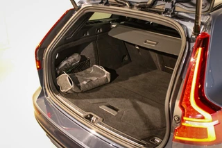 Volvo V60 Volvo V60 2.0 T6 Recharge AWD R-Design HEICO | PANO | B&W - afbeelding nr 16