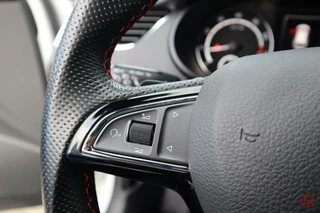 Škoda Octavia Skoda Octavia Combi 2.0 TSI RS DSG 220 PK / 1e eig / Stoelverwarming / Cruise / Xenon - afbeelding nr 25