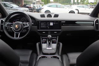 Porsche Cayenne Porsche Cayenne 3.0 E-Hybrid / Trekhaak / Panoramadak / 360Camera / Head-up / 21'' / Keyless / Bose / Sportchrono / Softclose / Stuurverwarming / Leder / Cruise Control - afbeelding nr 2