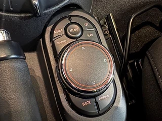 MINI Cooper MINI Mini 1.5 Cooper Serious Automaat Panoramadak, Sportstoelen, navigatie, led lampen, climate control Keyles, Veel opties! - afbeelding nr 19