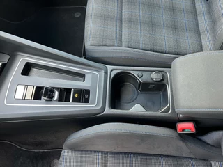 Volkswagen Golf / Stoelverwarming / Matrix LED / Apple CarPlay - afbeelding nr 9