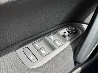 Peugeot 308 Peugeot 308 SW 1.2 PureTech Blue Lease Executive 2e Eigenaar,Pano,110pk,Navi,Dealer Onderhouden,Clima,Cruise,Pdc V+A,Lm velgen,Apk tot 12-2025 - afbeelding nr 22