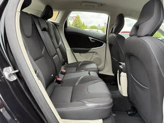 Volvo V40 Volvo V40 2.0 D2 Momentum Business 2e Eigenaar,Navi,Clima,Cruise,PDC,Stoelverwar,Dealer Onderhouden,120pk,6-bak,N.A.P,APK tot 02-2026 - afbeelding nr 8