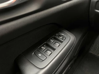 Volvo V60 Volvo V60 2.0 T6 Twin Engine AWD Momentum Pro | 340 PK | Stoelverwarming | Cruise Control | Achteruitrijcamera | Apple Carplay | Navi | Botspreventie | - afbeelding nr 15
