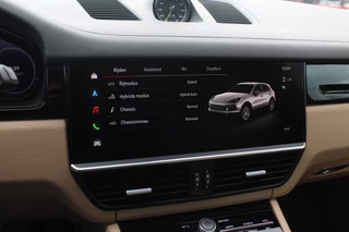 Porsche Cayenne Porsche Cayenne 3.0 E-Hybrid Platinum Edition / Trekhaak / Panoramadak / 360Camera / 22'' / Matrix LED / Luchtvering / Sportdesign / Sportchrono / Keyless / Stoelventilatie / Stuurverwarming / Dodehoek / DAB / ACC - afbeelding nr 23
