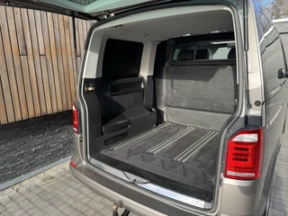 Volkswagen Transporter Volkswagen Transporter Multivan 2.0 TDI DSG 204pk | Schuifdak | Stoelverwarming | Climate control | Cruise control | Dodehoek detectie | Trekhaak | LED koplampen | Elektrische schuifdeuren | Parkeersensoren voor en achter | Achteruitrijcamera - afbeelding nr 43